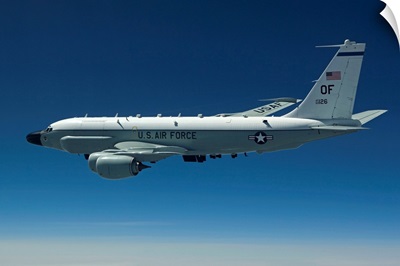 An RC-135W Rivet Joint aircraft flies over the Midwest