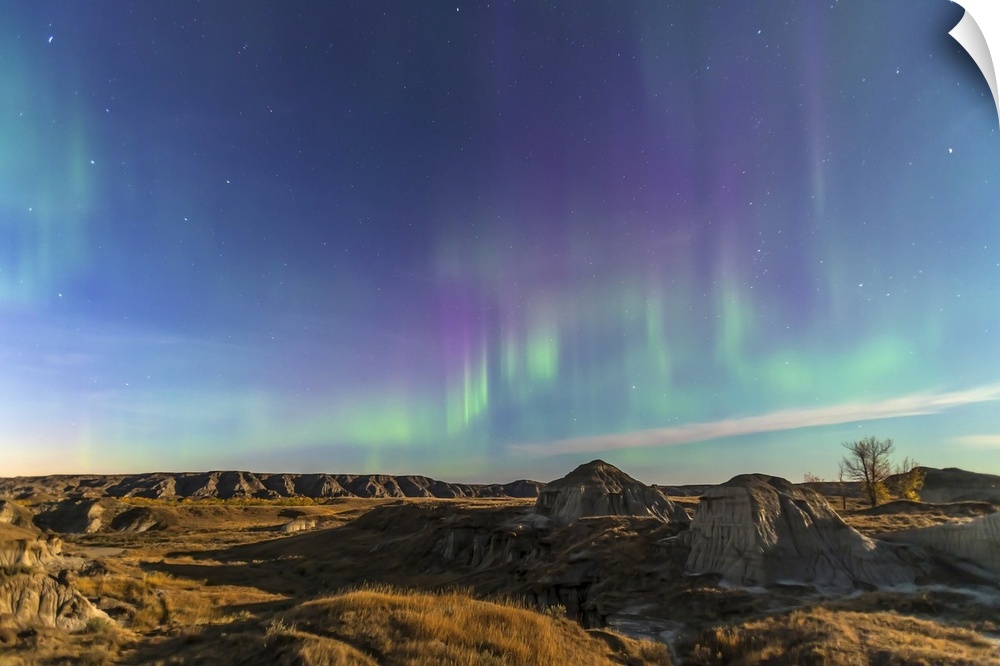 September 30, 2012 - Aurora borealis over the badlands of Dinosaur Provincial Park, Alberta, Canada. The landscape is illu...