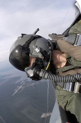 Cockpit view of a pilot flying an F15 Eagle