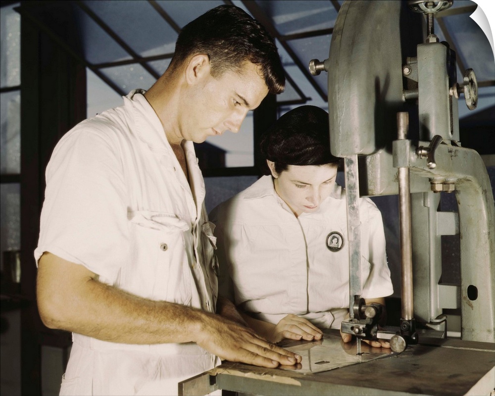 August 1942 - National Youth Administration employees receiving training in the Assembly and Repair Department at U.S. Nav...