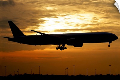 Silhouette of a Pakistan International Airlines Boeing 777