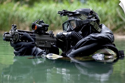 Special Forces combat diver takes a look at his compass