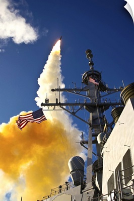 The Aegisclass destroyer USS Hopper launching a standard missile 3 Blk IA in Kauai