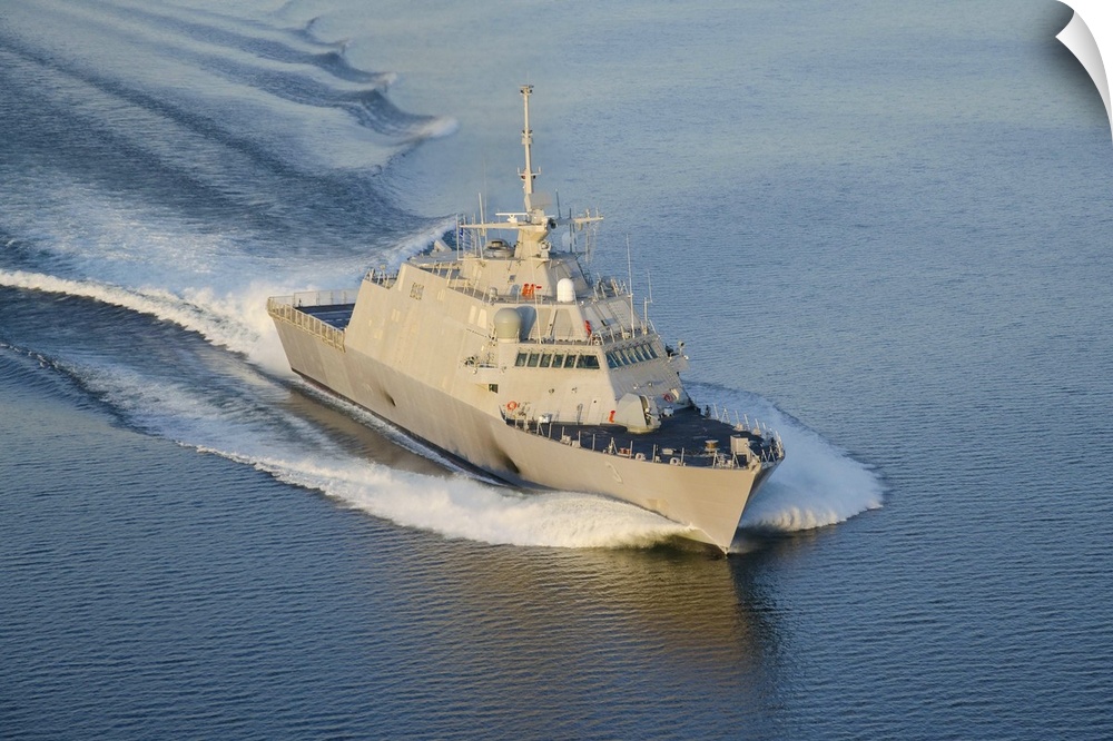 Marinette, Wisconsin, October 5, 2011 - The littoral combat ship Pre-Commissioning Unit Fort Worth (LCS 3) conducts builde...