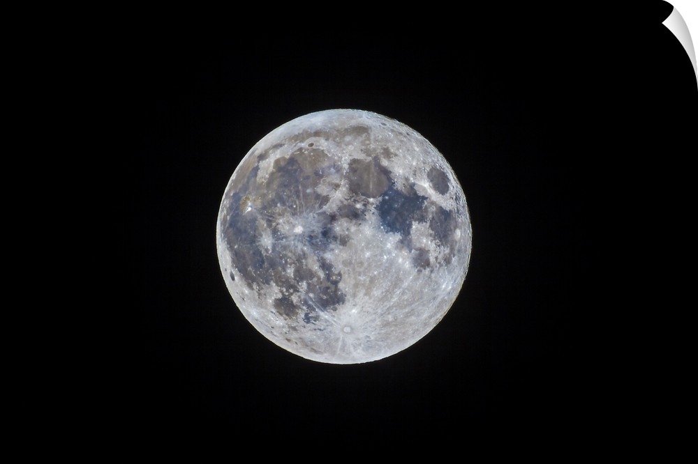 The March 5, 2015 mini-moon, the apogee moon, the most distant full moon of 2015. Digitally enhanced with increased vibran...