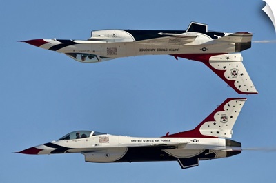 U.S. Air Force Thunderbirds demonstrate the calypso pass