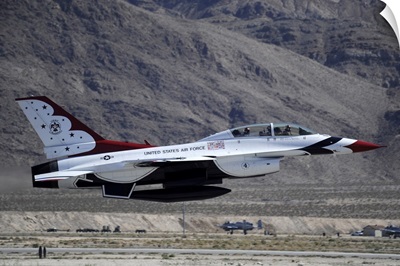 US Air Force Thunderbird F-16 Fighting Falcon Takes Off