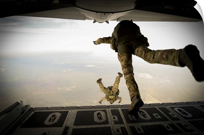 US Army Green Berets Jump Out Of A C-130H3 Hercules Over Florida