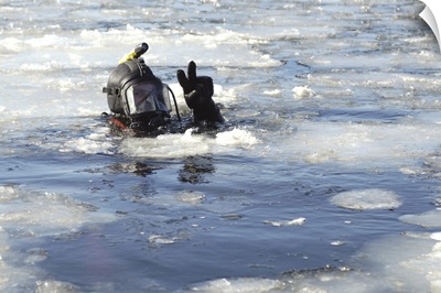 US Navy Diver signals he is okay during a training mission in the icy Thames River