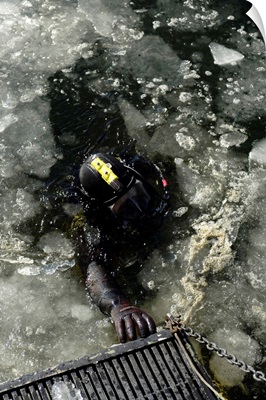 US Navy Diver swims back to the dive training boat after completing a training mission