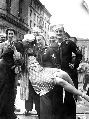 American sailors kissing and posing with a woman, celebrating the end of World War II