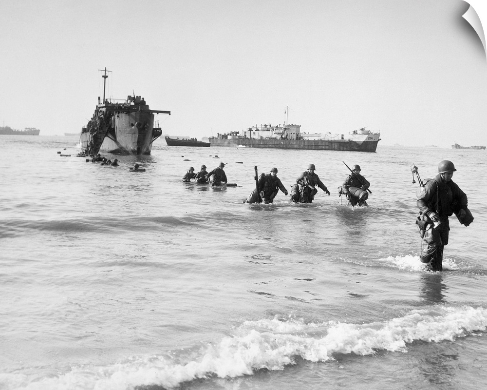 American soldiers wading ashore on the American beachhead near Anzio, Italy. Photograph, 22 January 1944.
