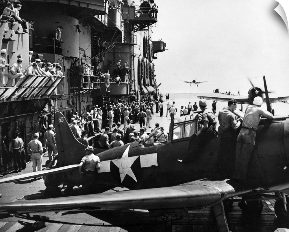 Inspection of returning planes on board the USS Saratoga during from the raid on Papua New Guinea, 5 November 1943.