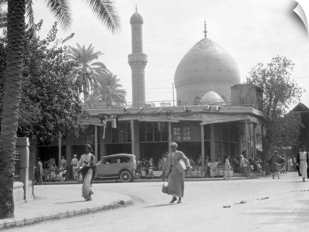 A street and mosque in Iraq. Photograph, 1932.