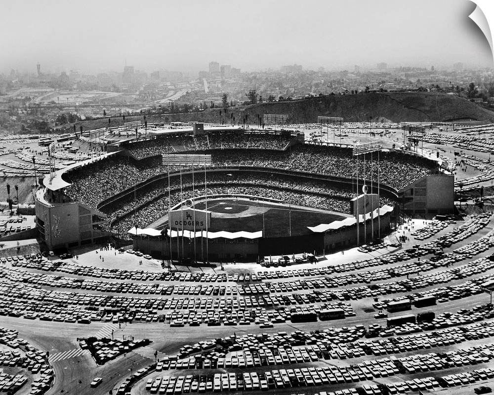 Chavez Ravine, the Dodgers' stadium in Los Angeles, Calfornia, 3 September 1962. An audience of more than 54,000 watch the...