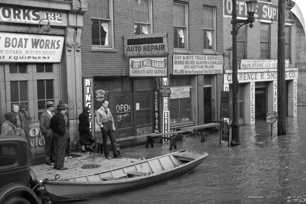 Louisville, Kentucky, during the flood of the Ohio River. Photograph by Carl Mydans, March 1936.