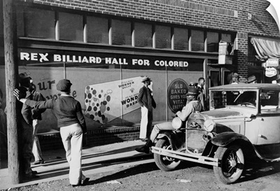 Men in front of a billiard hall on Beale Street in Memphis, Tennessee, 1939