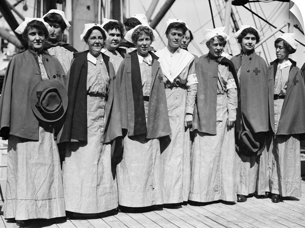 Nurses on the deck of the 'Red Cross' bound for Europe at the start of World War I. Photograph, September 1914.