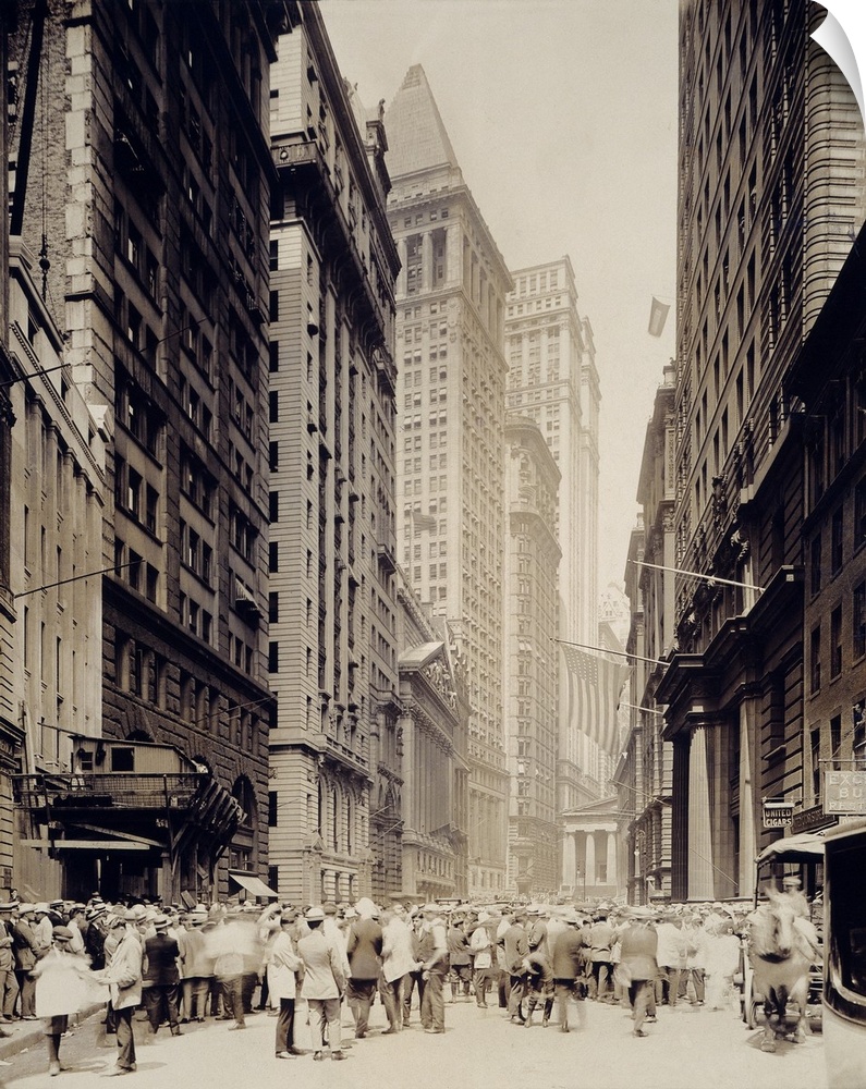 A view of Broad Street in New York City's financial district, c1918.