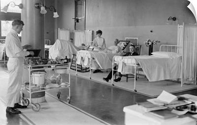 The men's ward at St. Luke's Hospital in New York City, 1910