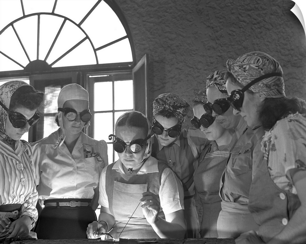 Women learning aircraft construction in Florida as part of the war effort. Photograph by Howard Hollem, 1942.
