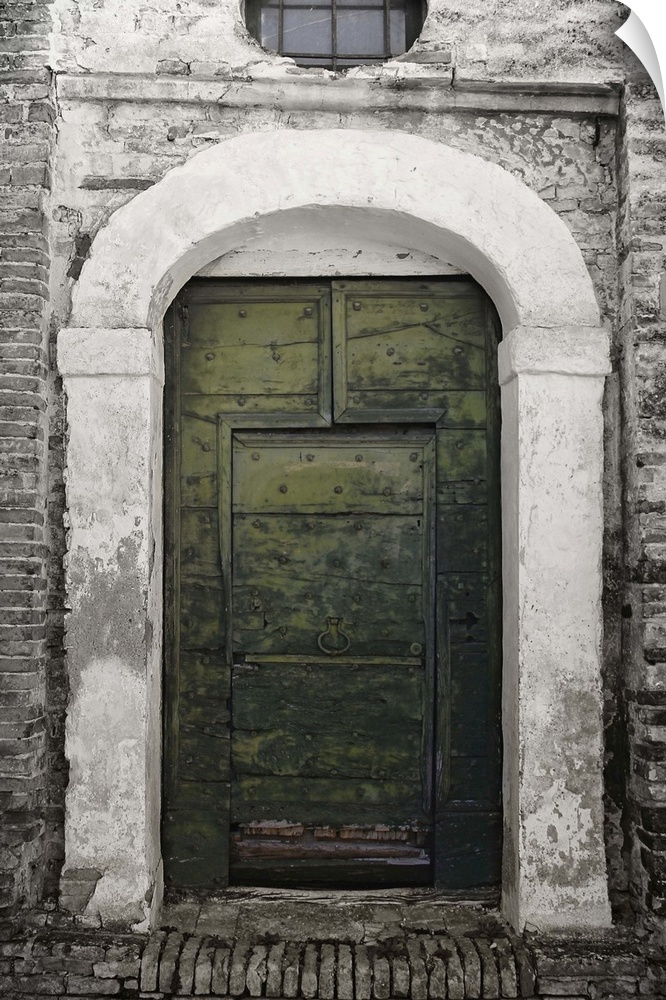 A green door Penne, a comune in the province of Pescara, in the Abruzzo Region of central Italy. It sits in the hills betw...