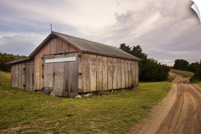 An old farmshed off of a North Carolina dirt road