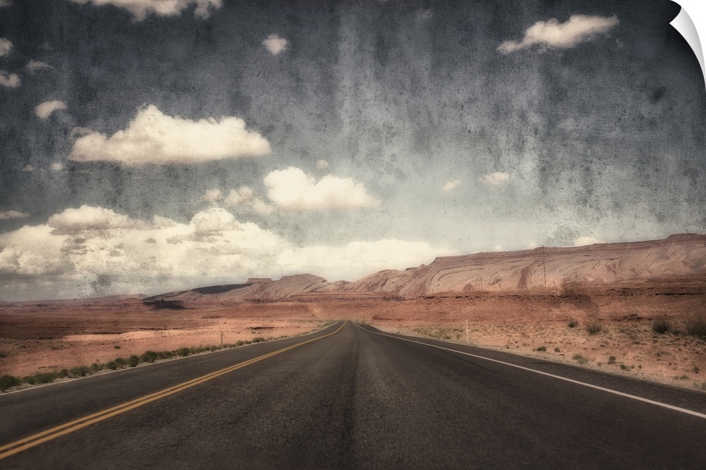 Lonely road in the Arizona desert, Usa