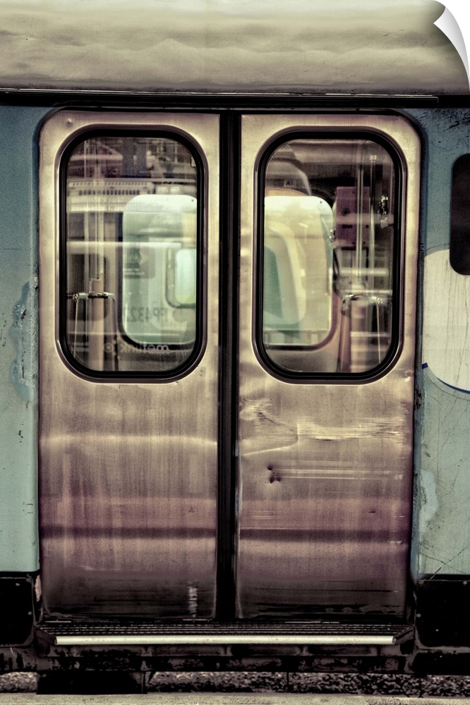 doors to a train carraige