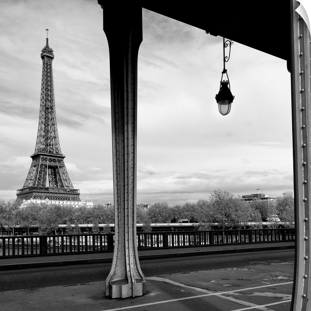 Eiffel Tower from Pont De Bir-Hakeim, Paris, France