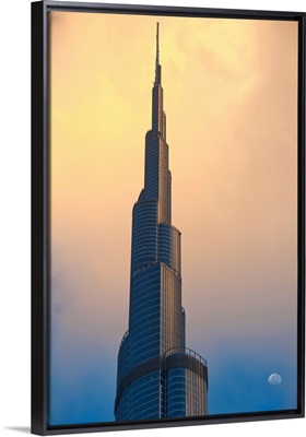 Dubai, Uaedetail Of The Burj Khalifa With Moon Rising Behind