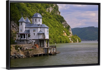 Cruising down the Danube River, throught the Kazan gorge