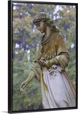 Georgia, Savannah, Statue in Historic Bonaventure Cemetery