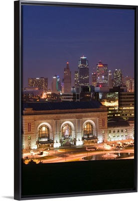 Missouri, Kansas City, Union Station and Kansas City Skyline