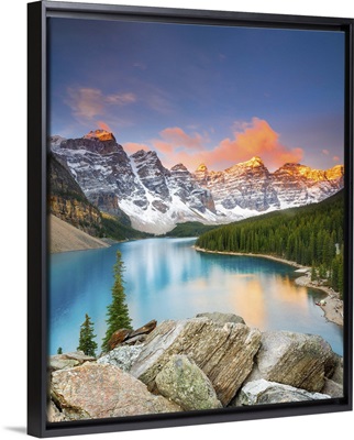 Canada, Alberta, Banff National Park, Moraine Lake, Valley of the Ten Peaks