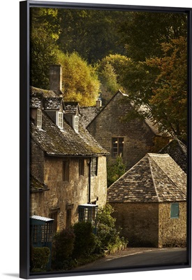 England, Gloucestershire, Cotswolds, Snowshill cottages in autumn, Snowshill