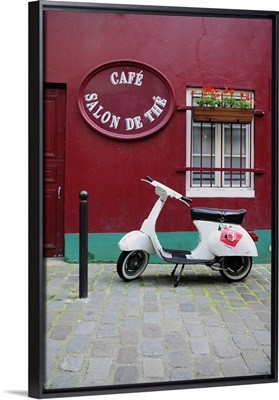 France, Ile-de-France, Paris, Montmartre, Scooter outside cafe