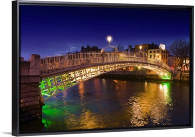 Ireland, Dublin, Half Penny bridge by night