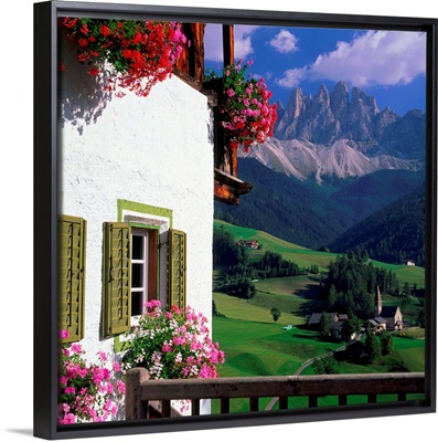 Italy, Dolomites, Val di Funes, view towards the Odle Range (Geisler Gruppe)