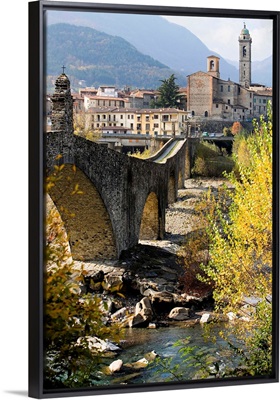 Italy, Emilia-Romagna, Bobbio town, Gobbo bridge on Trebbia river