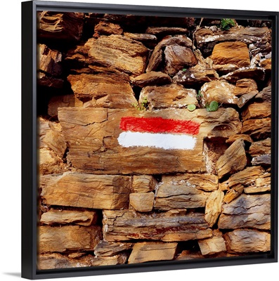 Italy, Liguria, Cinque Terre, Footpath marker on dry-stone wall