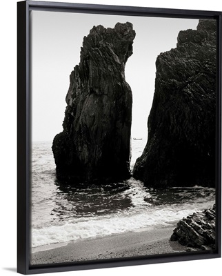 Italy, Liguria, Cinque Terre, Monterosso al Mare, rock formation on the beach