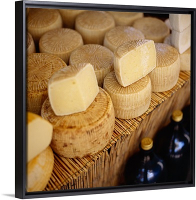 Italy, Puglia, Gargano, Vieste, market cheese stall
