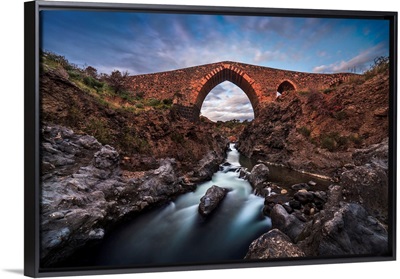 Italy, Sicily, Mount Etna, The River Simeto And Ponte Dei Saraceni Bridge