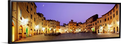 Italy, Tuscany, Lucca, Piazza dell'Anfiteatro, square