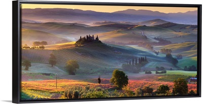 Italy, Tuscany, Orcia Valley, San Quirico d'Orcia, Casolare belvedere