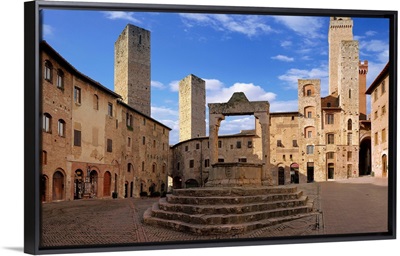Italy, Tuscany, San Gimingnano, Old town, square