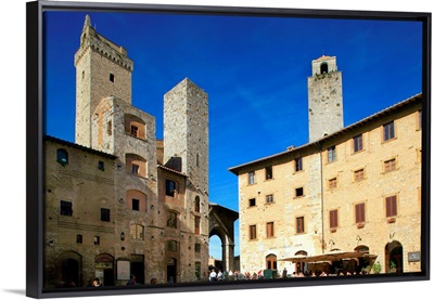 Italy, Tuscany, Val d'Elsa, San Gimignano, Piazza della Cisterna