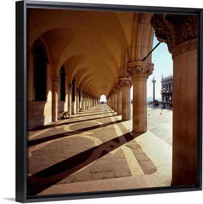 Italy, Veneto, St Mark Square, Doge's Palace, Colonnade and Piazzetta