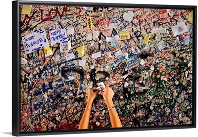Italy, Veneto, Verona, A girl leaves a love message at the entrance to Juliet's House